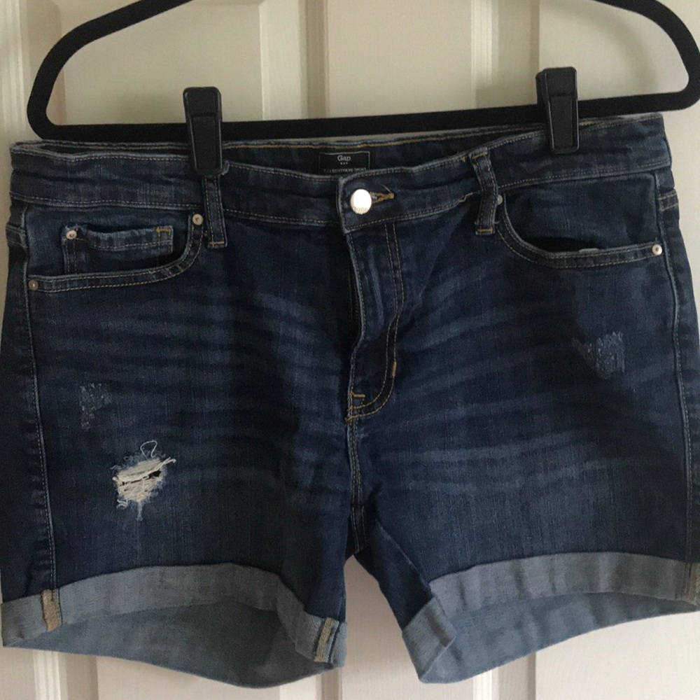 Gap sexy boyfriend short size 10/30